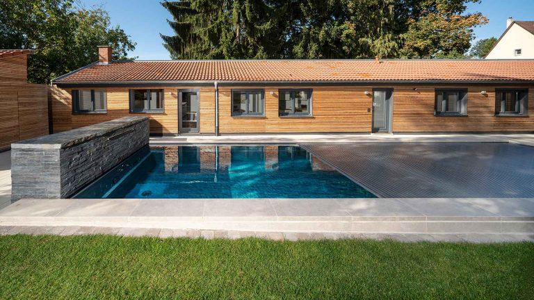GFK-Pool mit Poolabdeckung