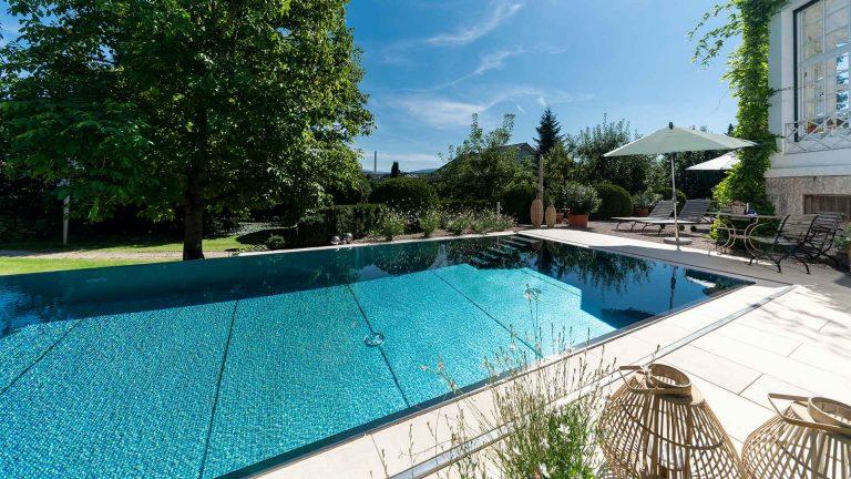 Pool-Sonderanfertigung aus Edelstahl