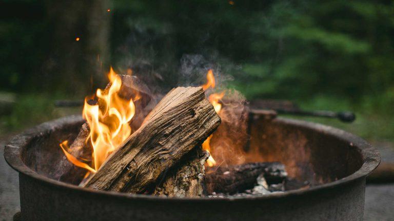 Feuerschale im Garten