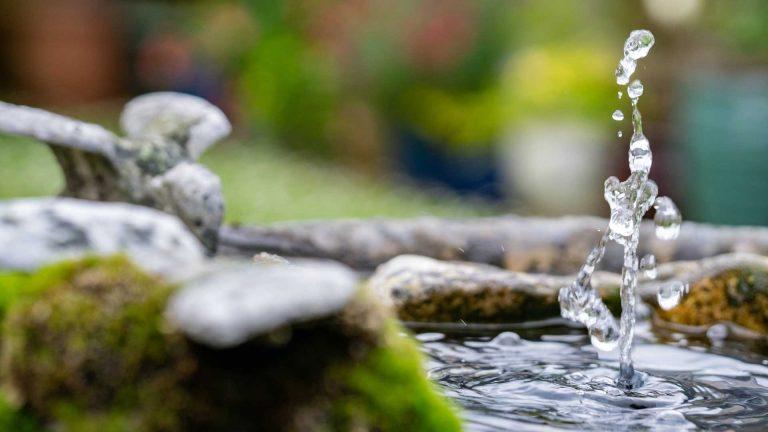Wasserspiel im Garten