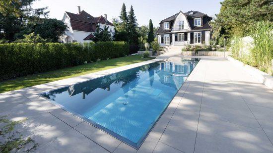 Garten mit Edelstahlpool