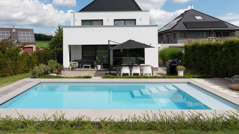 La Plage in Silbergrau