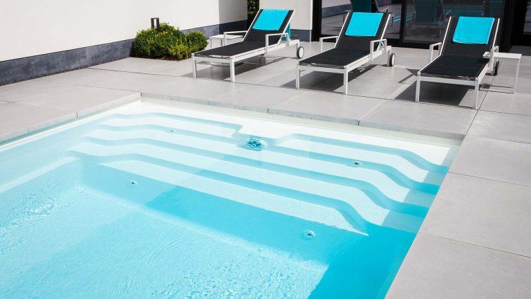 Pooltreppe von Essential