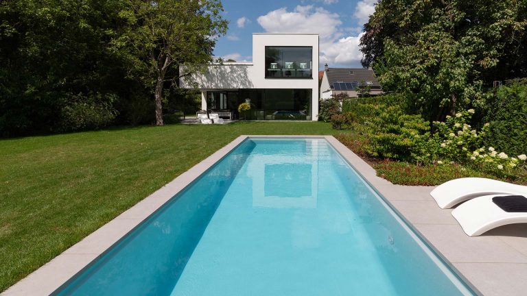 GFK-Pool ZK mit platzsparender Pooltreppe