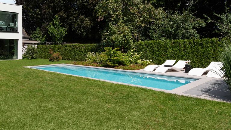 GFK-Pool ZK mit platzsparender Pooltreppe